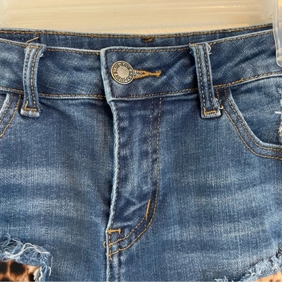 JUDY BLUE Leopard Patch High Waist Frayed Cut Off Shorts Size S - Picture 5 of 10